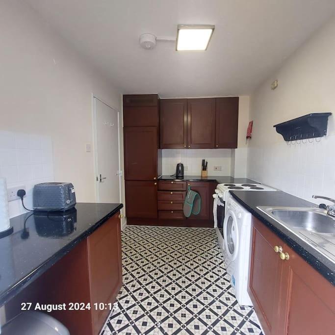 Vakantiehuis 3 Bedroom House In Beckton *